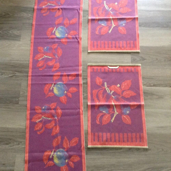 VINTAGE Circa: 1980's; Set of 4 napkins, placemats, 1 runner. Made in Italy - Picture 7 of 9
